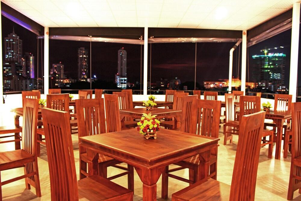 Thilhara Days Inn Colombo Buitenkant foto