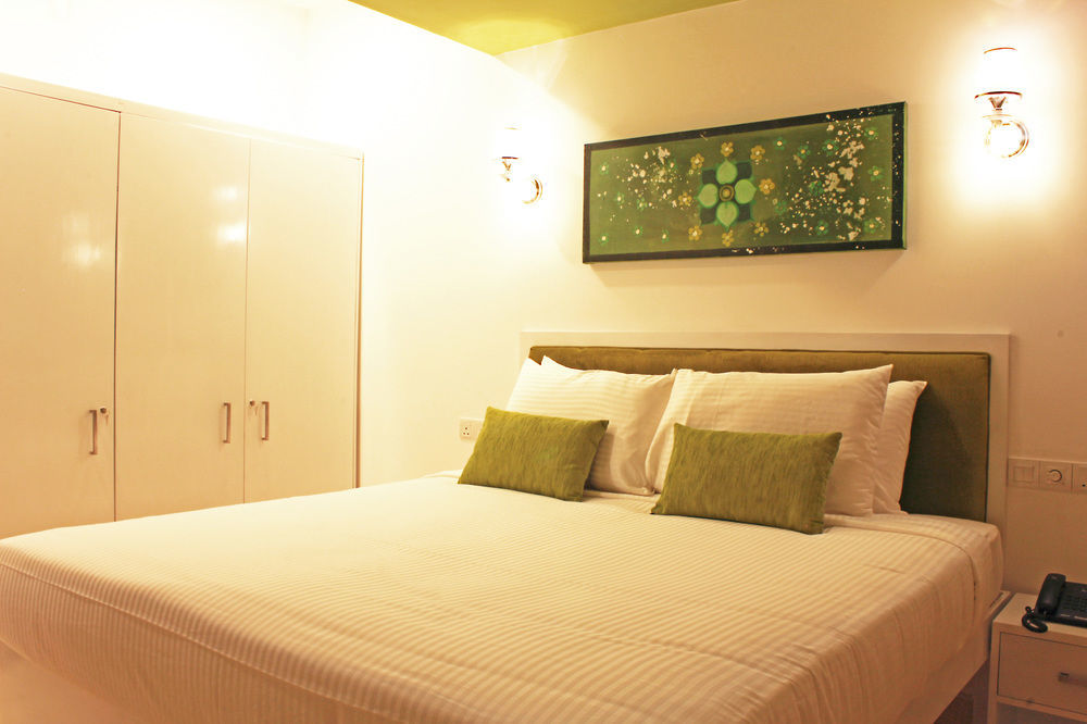 Thilhara Days Inn Colombo Buitenkant foto