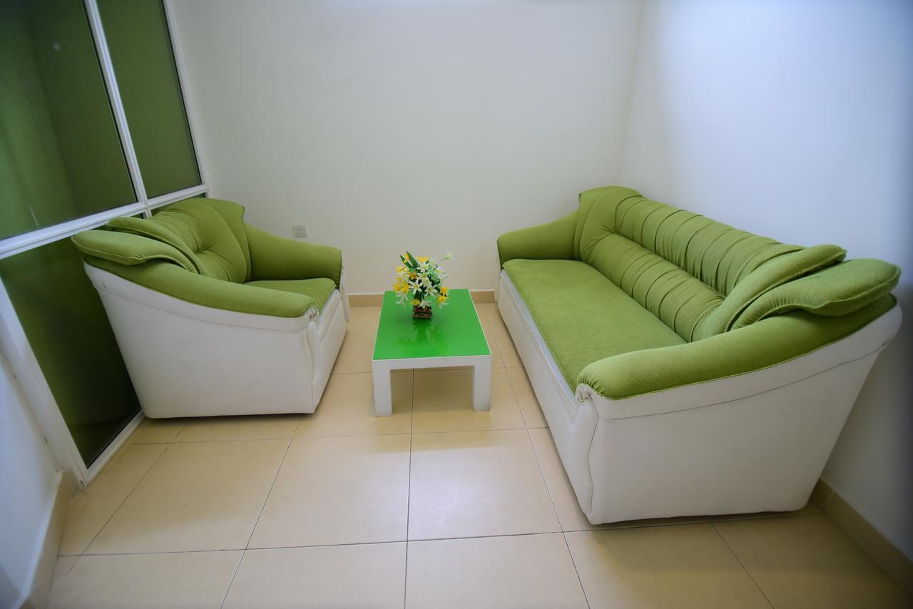 Thilhara Days Inn Colombo Buitenkant foto