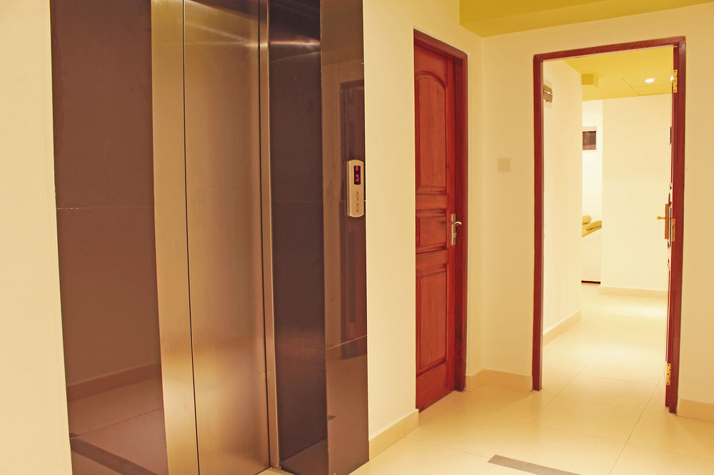Thilhara Days Inn Colombo Buitenkant foto