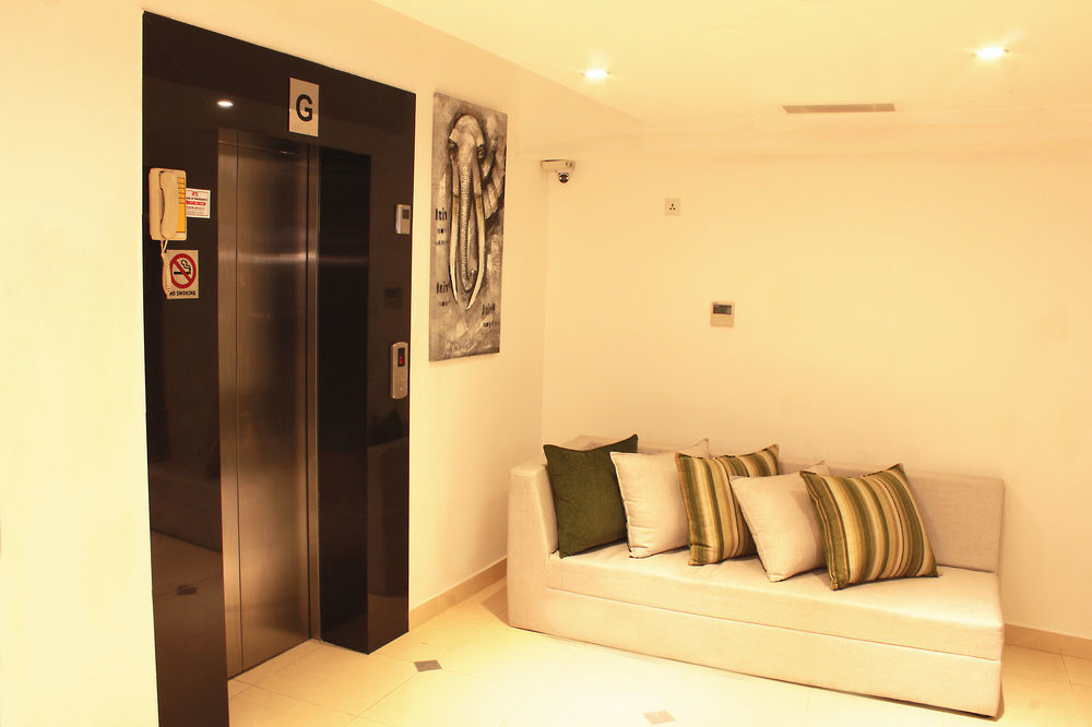 Thilhara Days Inn Colombo Buitenkant foto