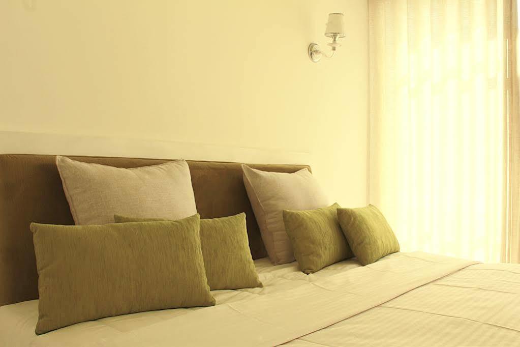 Thilhara Days Inn Colombo Buitenkant foto