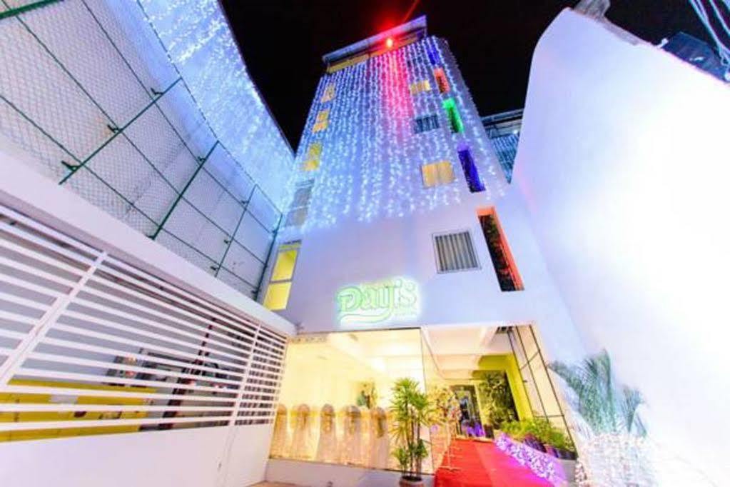 Thilhara Days Inn Colombo Buitenkant foto