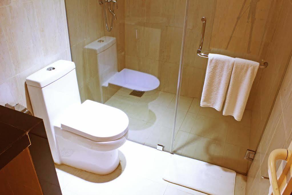 Thilhara Days Inn Colombo Buitenkant foto